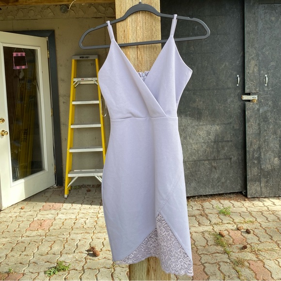Lavender dress with lace cut - Picture 5 of 6